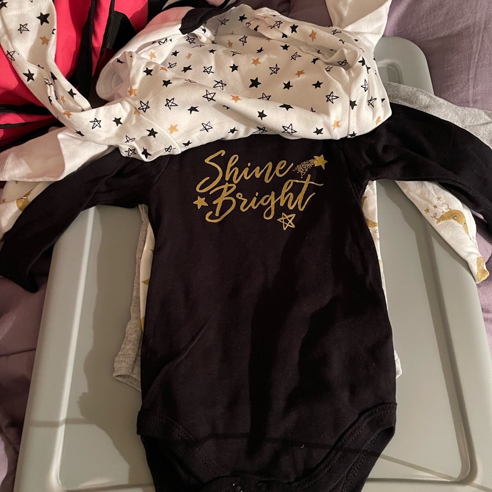 5 pack long sleeve body suits size 9-12 months from  yoga sprout never worn